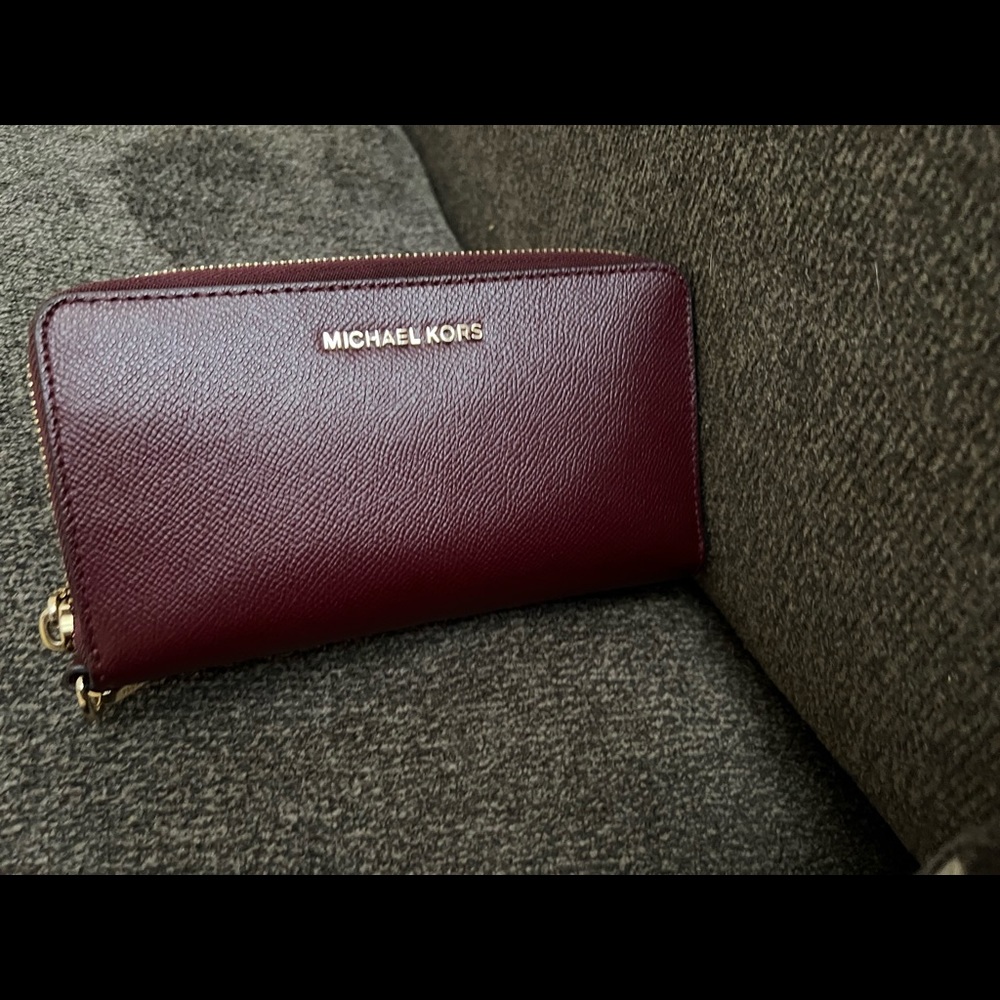 Michael kors zip around wallet